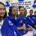 La Dra. María Luisa Piraquive, le envío kits de útiles escolares a los niños y niñas de Turbo • Antioquia con el fin de contribuir a una educación de calidad.