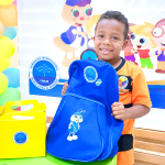 Con gran alegría, los niños y niñas de Carepa • Antioquia recibieron kits escolares por parte de la Fundación.