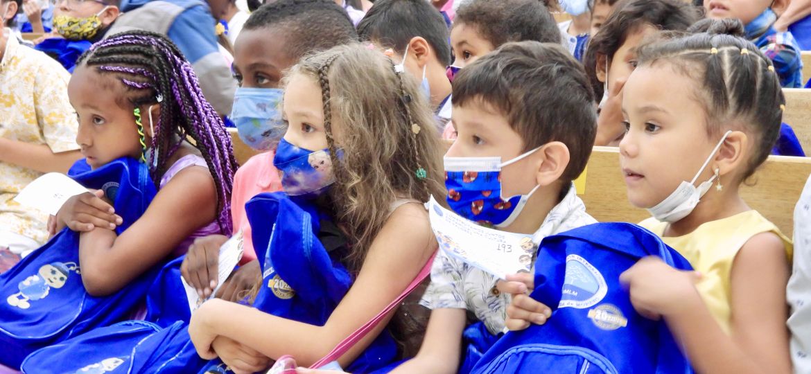 Cerca de 200 niños recibieron kits escolares en Tuluá