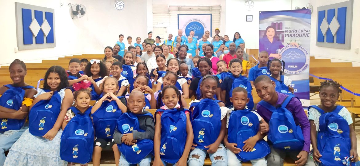 Entrega de 37 kits escolares a niños de Florida, Valle
