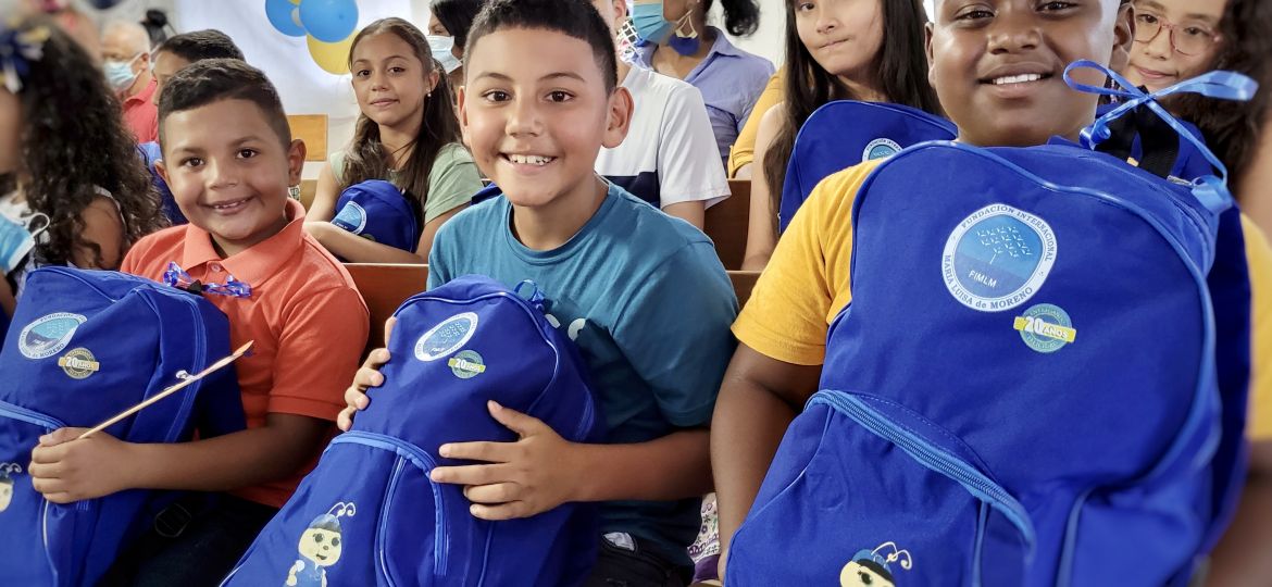 Jornada de entrega de kits escolares en Rozo