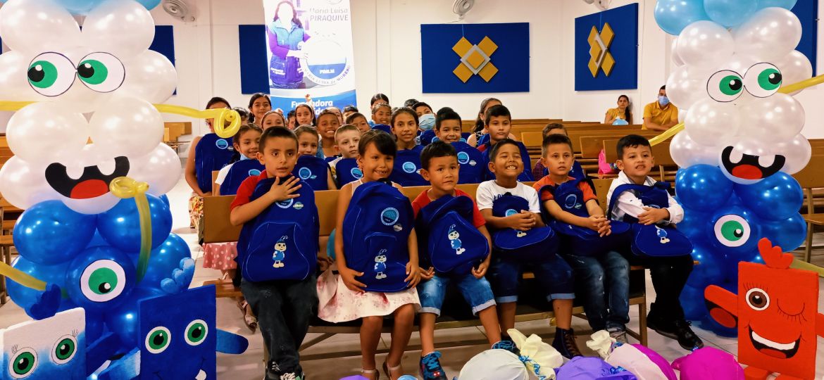 Entrega de kits escolares en el municipio de Gigante – Huila 1