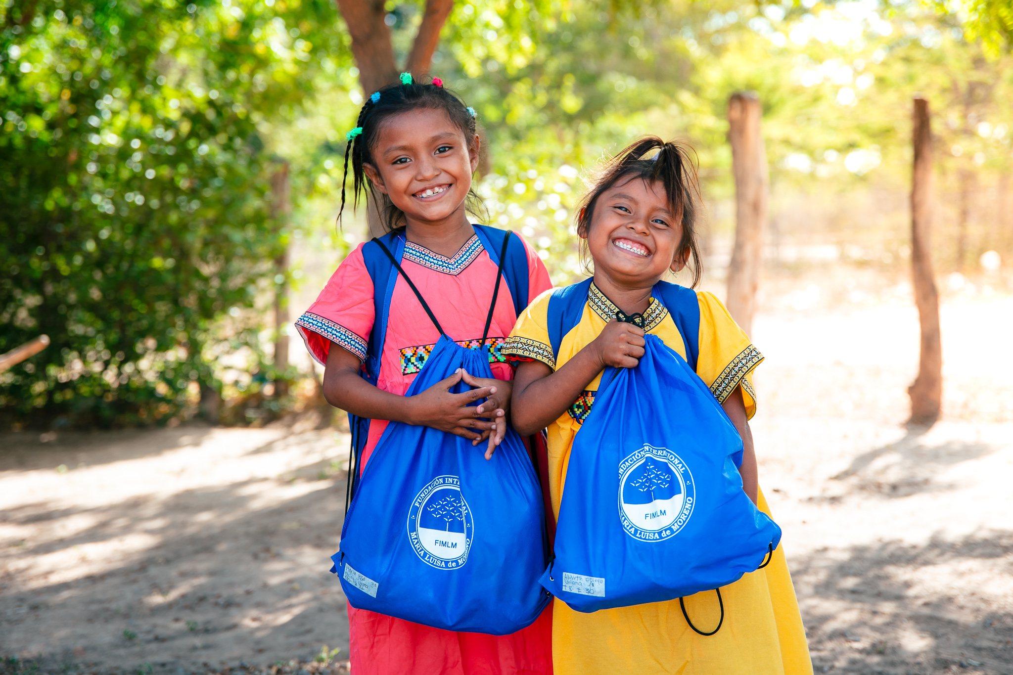 ninos-wayuu-reciben-uniformes-y-kits-escolares-con-el-programa-mi-nueva-familia