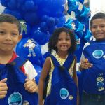 Entrega de kits escolares a niños del municipio de Ciénaga
