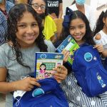 Entrega de kits escolares a niños del municipio de Ciénaga