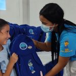 Entrega de kits escolares a niños del municipio de Fundación