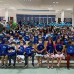 Entrega de kits escolares a niños en Santa Marta