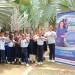 Jornada de entrega de dotación escolar y kits de útiles a los niños y niñas de Puerto César en Turbo • Antioquia