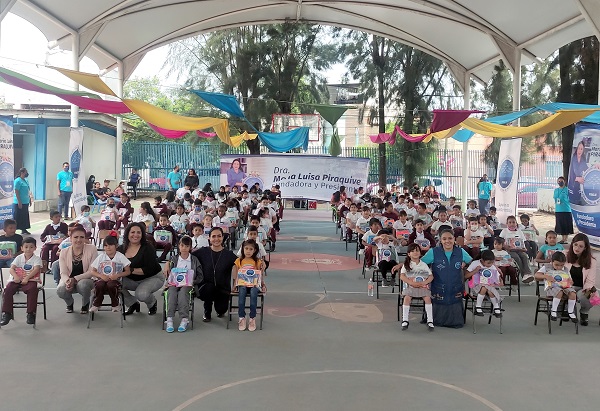 Con gran emoción niños de Zapopan-Jalisco reciben kits escolares