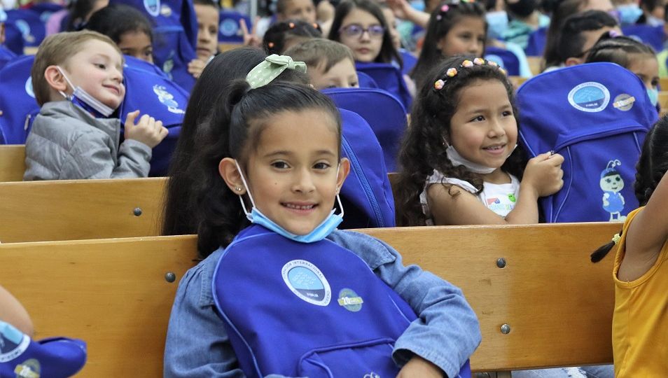 Entrega de 600 kits escolares en los diferentes municipios de Caldas