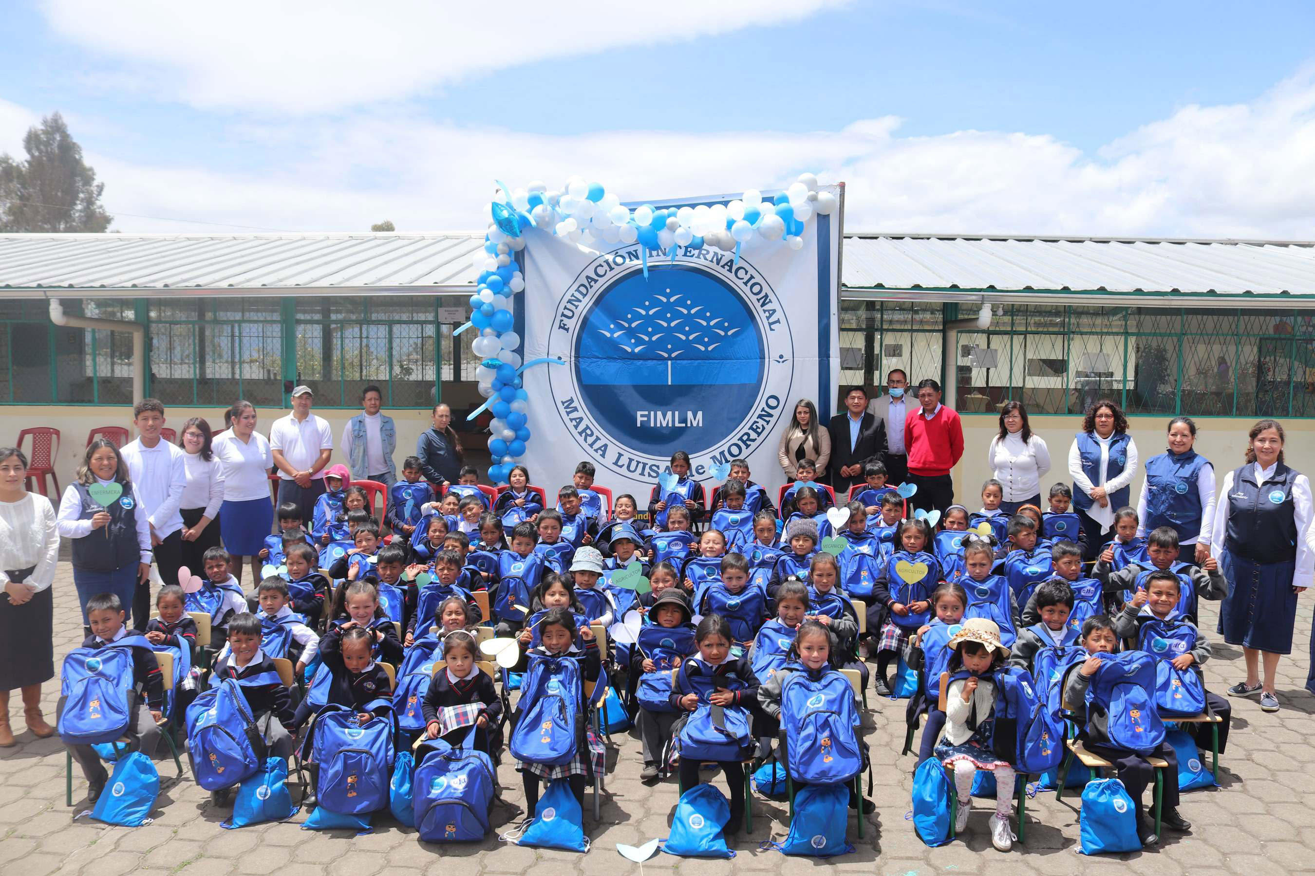 felices-y-motivados-a-estudiar-ninos-de-la-ciudad-de-ambato