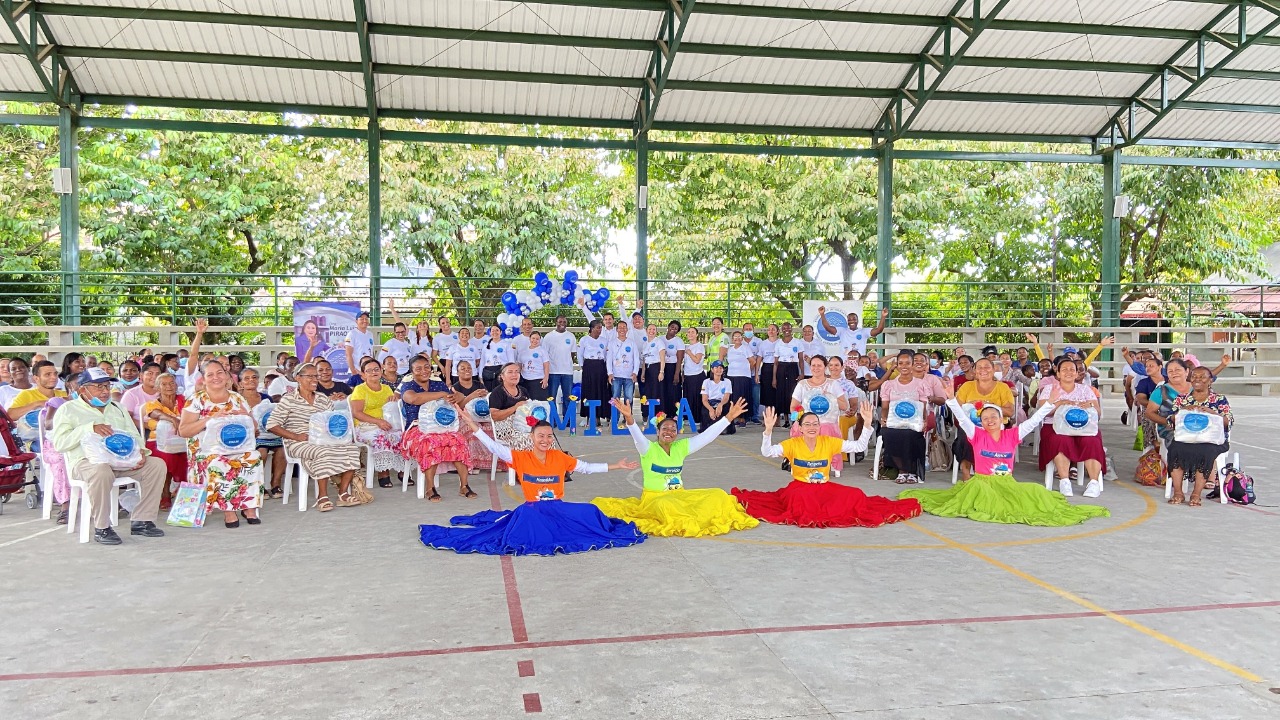 jornada-de-entrega-de-ayudas-para-familias-en-apartado-antioquia