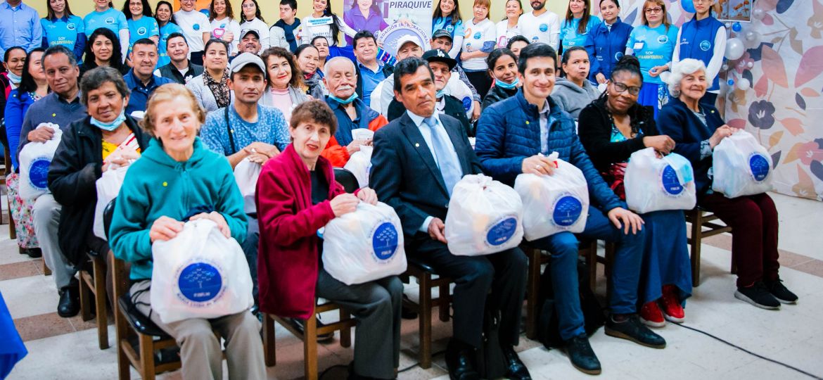 Habitantes del barrio Las Ferias reciben con alegría ayudas de la  Fundación