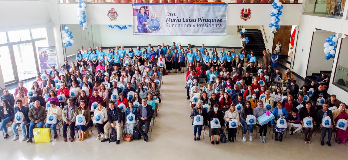 Entrega de ayudas a familias del barrio la Colina en Bogotá