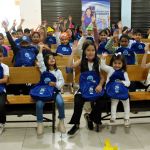 Más de 400 niños y niñas rcibieron kits escolares
