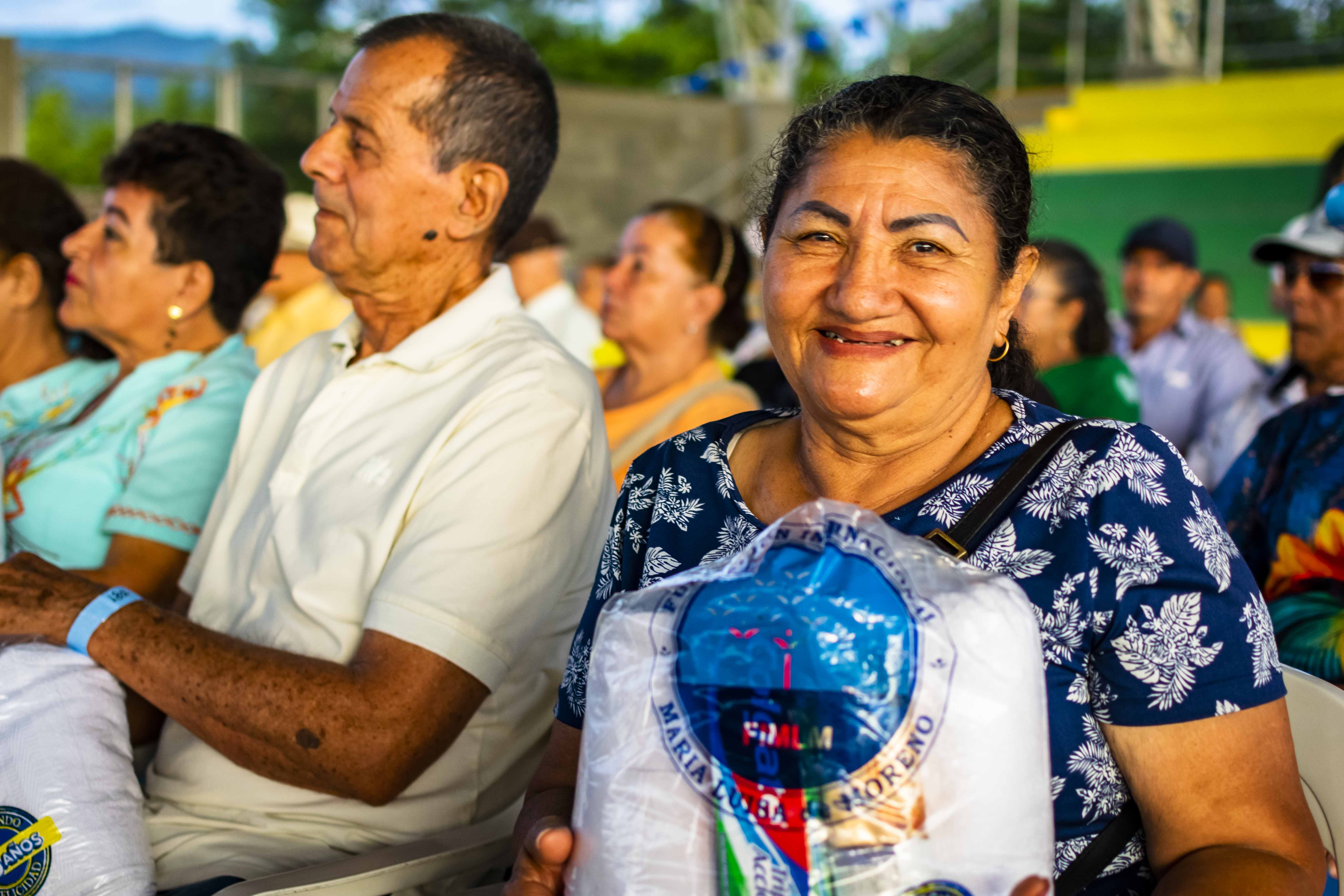 adultos-mayores-en-la-virginia-risaralda-disfrutaron-en-familia-durante-el-evento-de-entrega-de-kits-de-aseo