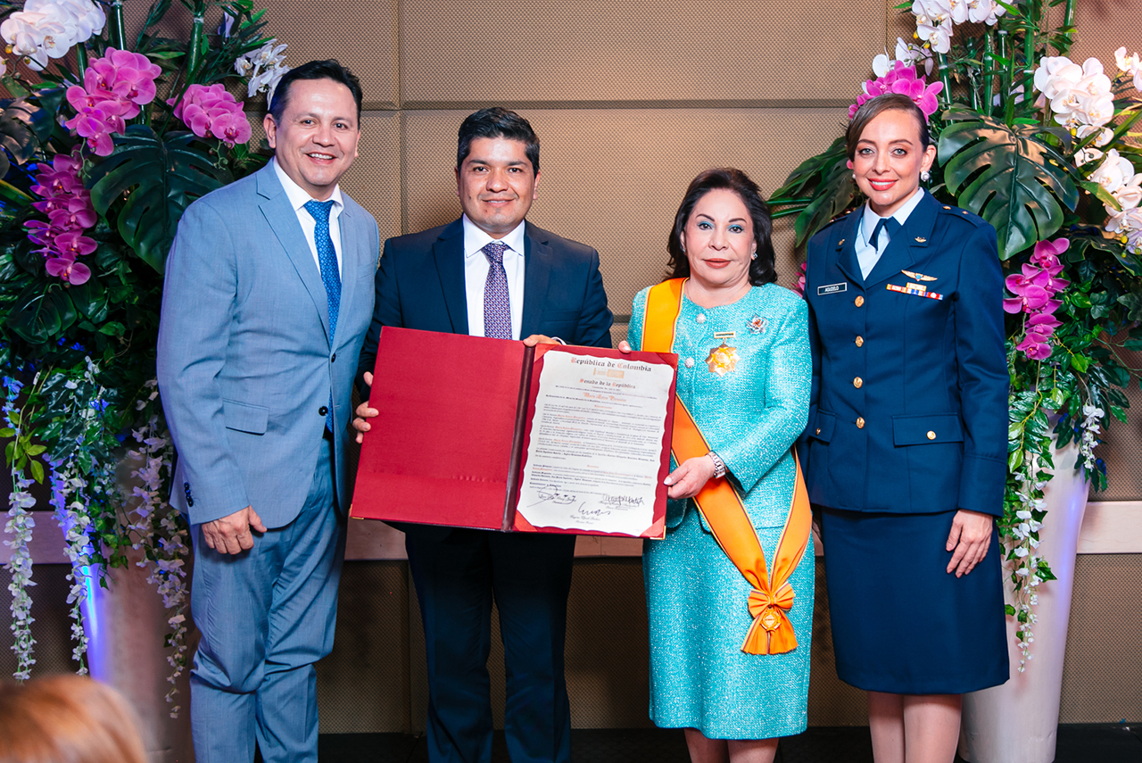 la-dra-maria-luisa-piraquive-recibe-el-mas-alto-grado-de-reconocimiento-por-parte-del-congreso-de-colombia-2