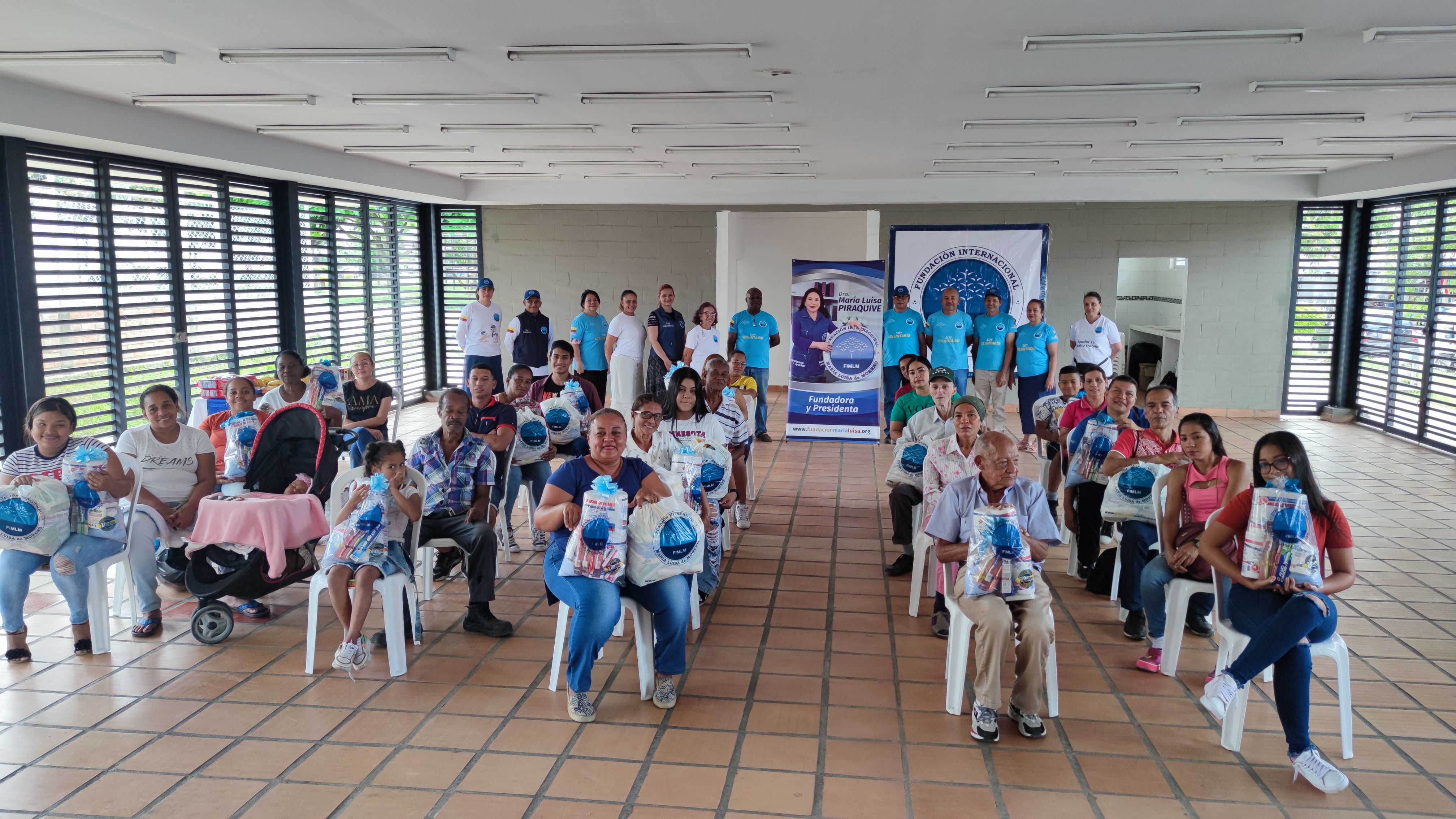 entrega-de-ayudas-humanitarias-a-familias-afectas-por-las-inundaciones-en-juanchito