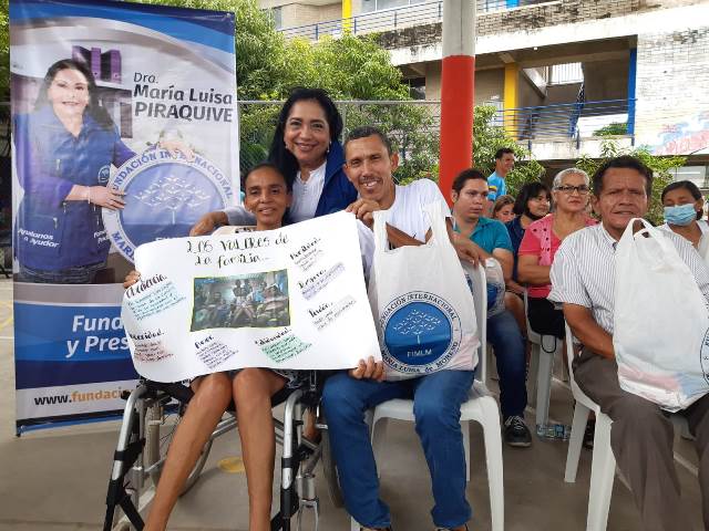 Entrega de kit de Aseo en el Barrio la Pradera Barranquilla