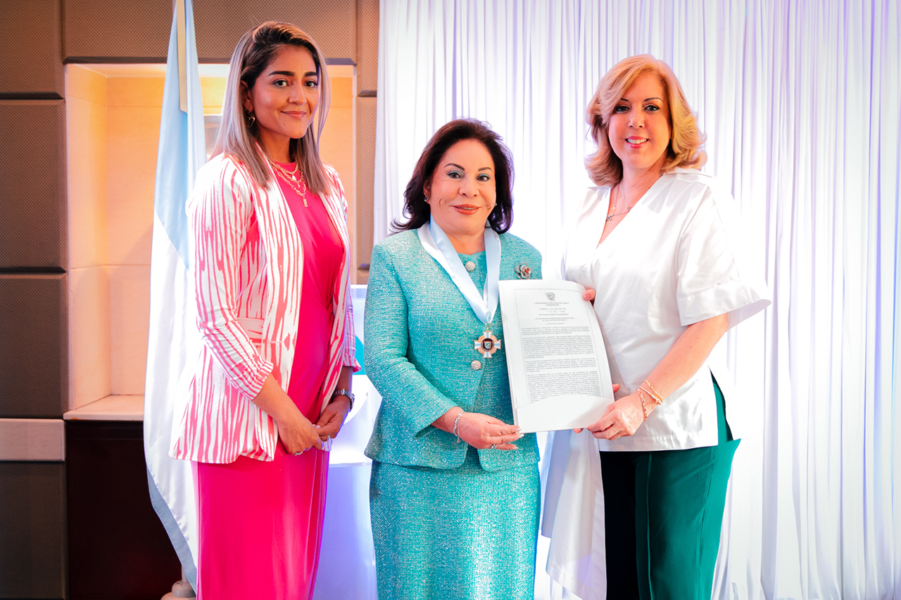 la-dra-maria-luisa-piraquive-recibio-la-mas-alta-distincion-de-la-gobernacion-del-valle-del-cauca