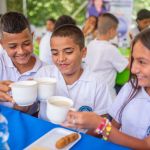 Estudiantes en Belén de Umbría reciben refrigerio durante su jornada escolar con el programa Mi Nueva Familia