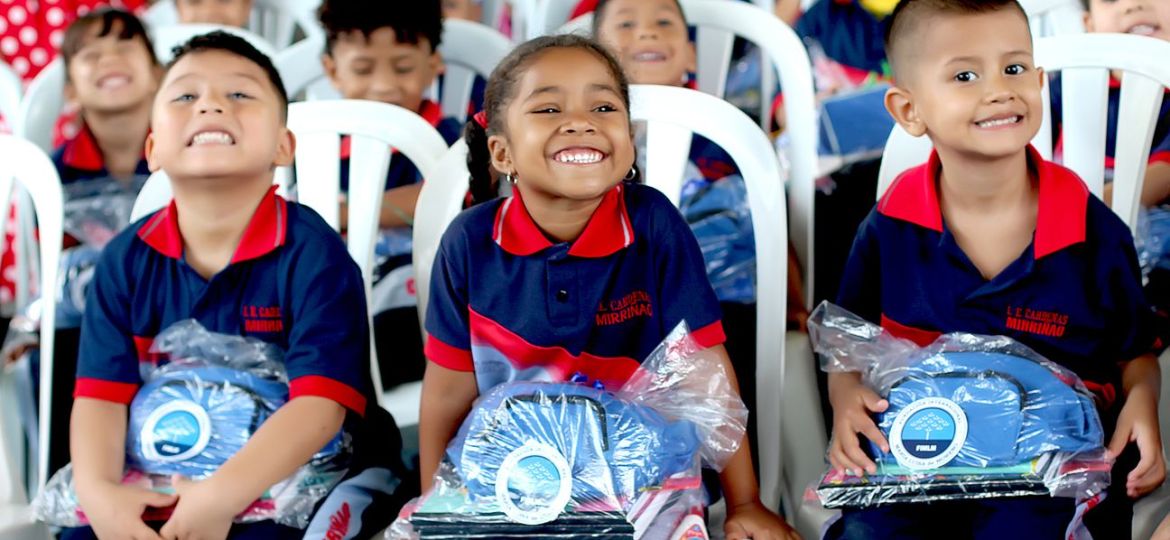 Jornada de entrega de kits escolares en Palmira