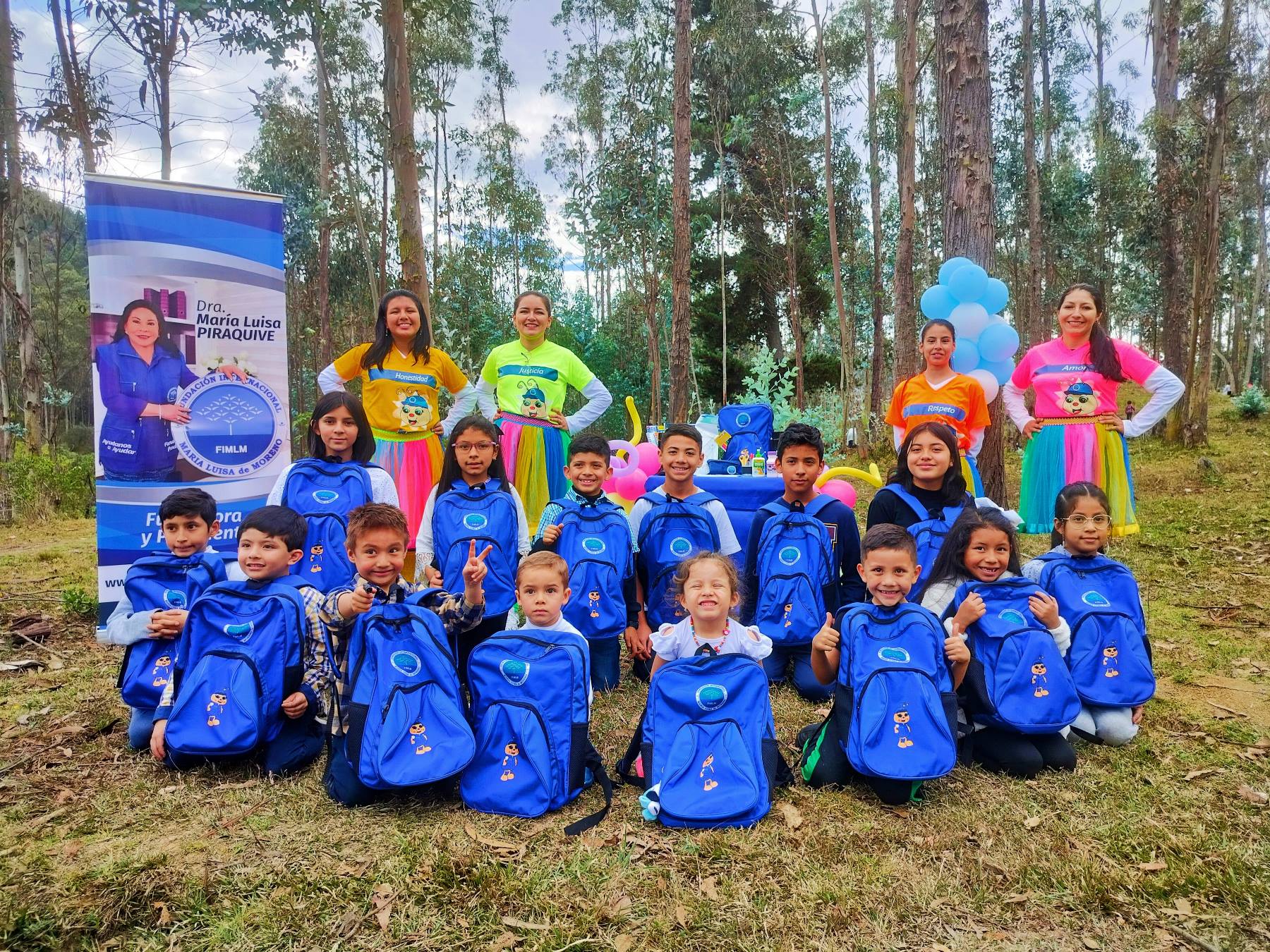 alegria-y-esperanza-en-las-aulas-la-fundacion-y-los-donantes-iluminan-los-corazones-de-los-mas-pequenos-en-una-jornada-de-apoyo-en-la-parroquia-jimbilla-de-loja-ecuador