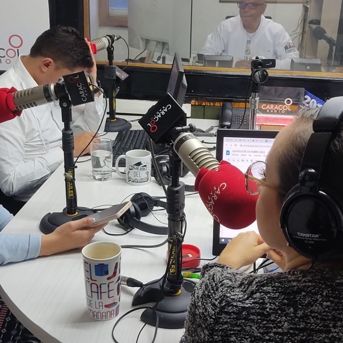 En Caracol Radio se compartió el avance del Proyecto Emprendedores Sin Límites 2023 en Manizales