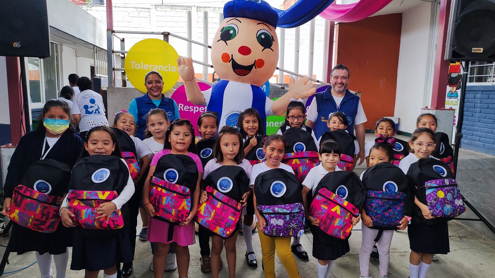 en-xalapa-veracruz-entregamos-kits-escolares-a-mas-de-100-ninos