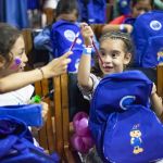Niños en Sevilla, Valle del Cauca recibieron con mucha alegría kits escolares