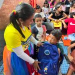 Entrega de Kits Escolares a niños en el auditorio de la gobernación de Sucre