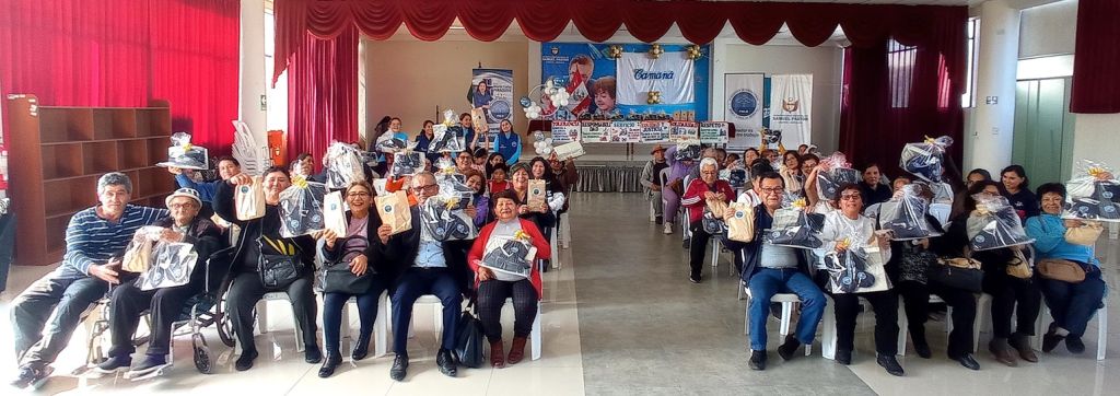 Adultos mayores de la ciudad de Camaná de la región Arequipa, disfrutaron de un día maravilloso