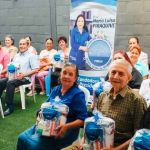 Adultos mayores recibieron kits de aseo personal y refrigerios durante la jornada una jornada de bienestar. Todo esto como parte de un esfuerzo continuo de nuestra Fundadora y Presidenta la Dra. María Luisa Piraquive, en pro de brindar asistencia a los sectores más vulnerables de la ciudad, generando un impacto positivo en las comunidades, demostrando que la solidaridad y el compromiso pueden cambiar vidas.