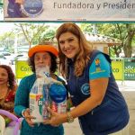 Gracias a la mano amiga de nuestra Fundadora y Presidenta la Dra. María Luisa Piraquive, Personas con Discapacidad recibieron obsequios.