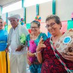 Con expresiones de alegría y felicidad los Adultos Mayores de San Vicente de Chucurí, Santander recibieron obsequios.