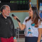 Adulto mayor participa activamente en el taller práctico y vivencial, compartiendo con todos nuestros invitados sus vivencias, habilidades y capacidades.