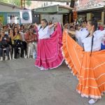 Durante el evento, se llevó a cabo la presentación cultural de dos grupos de danza, quienes deleitaron a los asistentes recordándoles los años dorados.