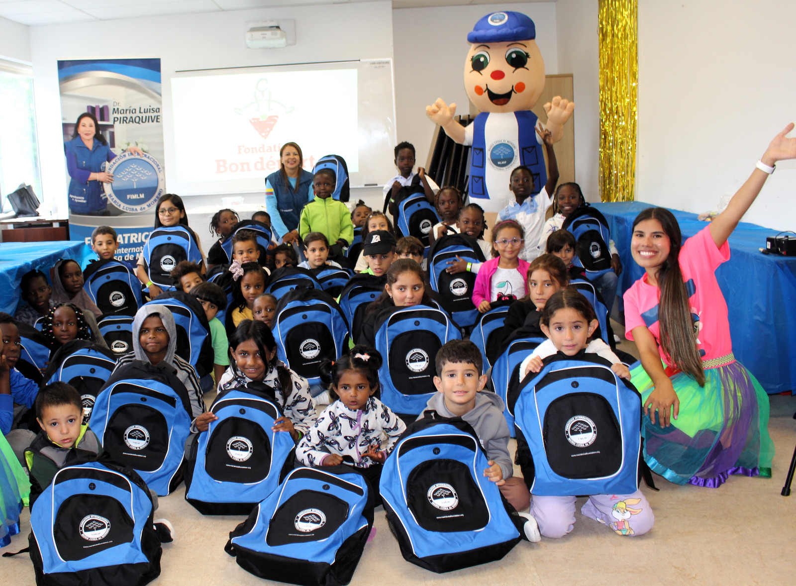 nous-celebrons-le-debut-de-lannee-scolaire-avec-la-distribution-de-kits-scolaires-dans-la-ville-de-montreal