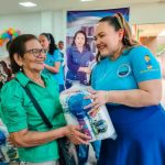 Rostro sonriente en una de nuestras beneficiarias de la jornada.