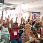 Los estudiantes de la zona norte del Área Metropolitana de Antioquia, saludan muy sonrientes y llenos de emoción durante sus clases.