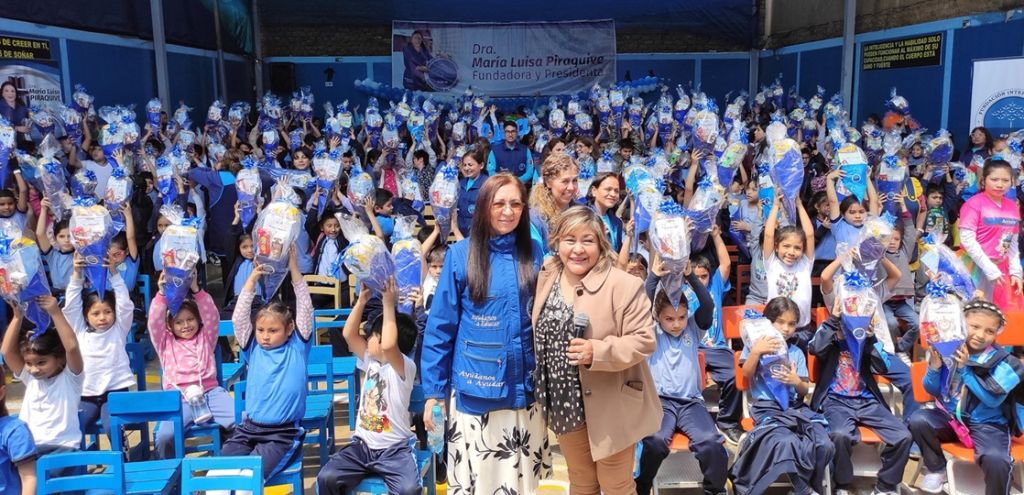 En la capital del Perú, la ciudad de Lima, cientos de niños reciben la visita de la Fundación