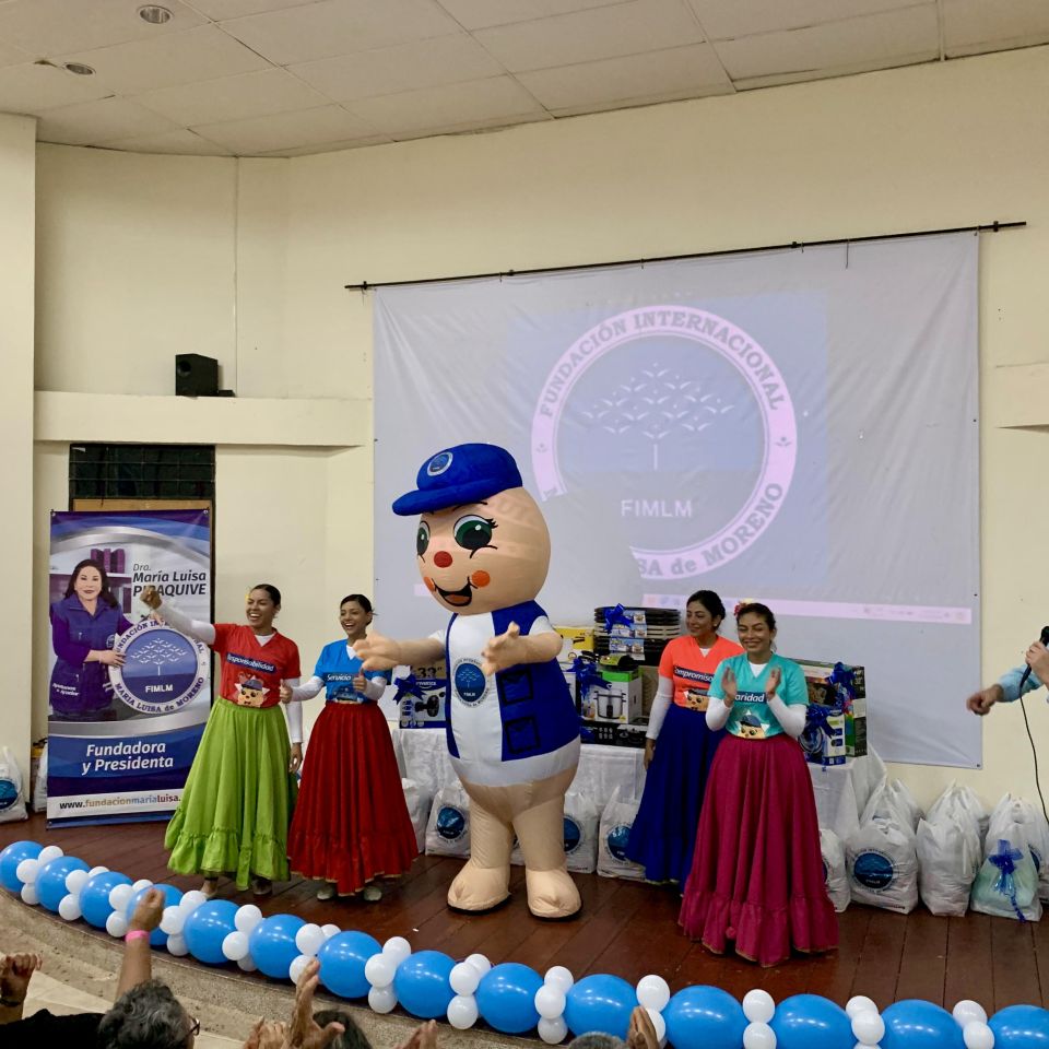 Con la presentación cultural del Show de Hormy fomentamos valores y nuestros beneficiarios se deleitaron con bailes típicos de nuestra cultura cafetera.