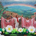 Nuestros invitados se deleitaron al ritmo del folclor, el talento y el colorido del grupo de danzas juveniles de la Corporación Dancística Matices.