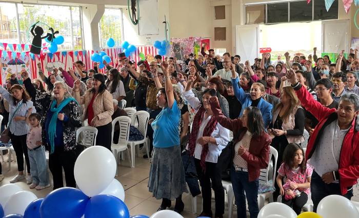 Familias vulnerables del municipio de La Calera • Cundinamarca, participaron de una jornada de apoyo donde disfrutaron de actividades lúdicas y recreativas diseñadas para promover el valor de la generosidad y la habilidad socioemocional de la comunicación asertiva.