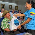 En Mesitas del Colegio, Cundinamarca fueron beneficiadas familias vulnerables con la entrega de kits de mercado, a través de una jornada de apoyo mediante la cual la Fundación continúa brindando un aporte significativo al bienestar de las poblaciones más necesitadas.