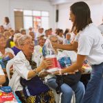 Personas mayores y en condición de discapacidad, disfrutaron de taller de valores y recibieron kits de aseo