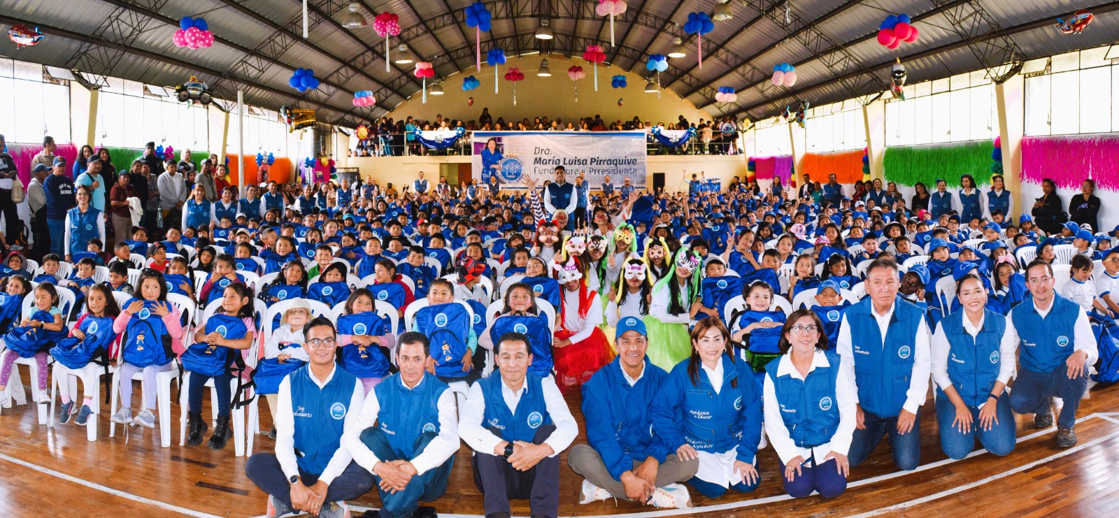 jornada-de-entrega-de-kits-escolares-para-ninos-en-la-parroquia-de-lloa-quito