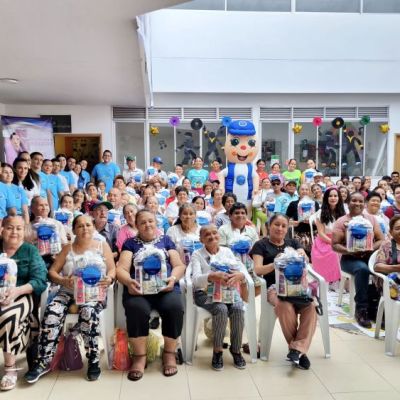 100 familias de La Tebaida recibieron kits de Aseo y obsequios