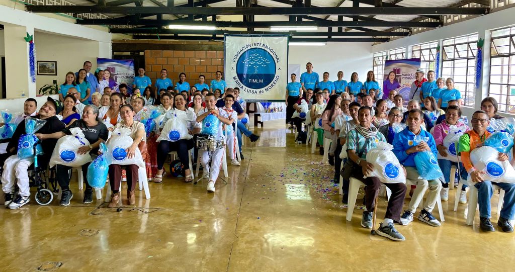 30 Personas en Condición de Discapacidad reciben mercados y obsequios