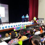 Durante la jornada, se realizó con los beneficiarios el juego “Tingo, Tango” a cargo de voluntarios del municipio, colocando a prueba su capacidad de memorizar las palabras que rápidamente en pantalla se mostraban, tales como la paciencia, el hogar, el diálogo, entre otras.